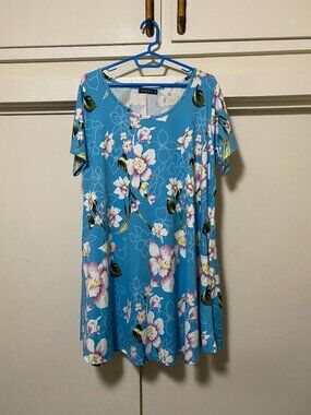 Zennilo short sleeve blue floral design dress w/pockets, size 2X